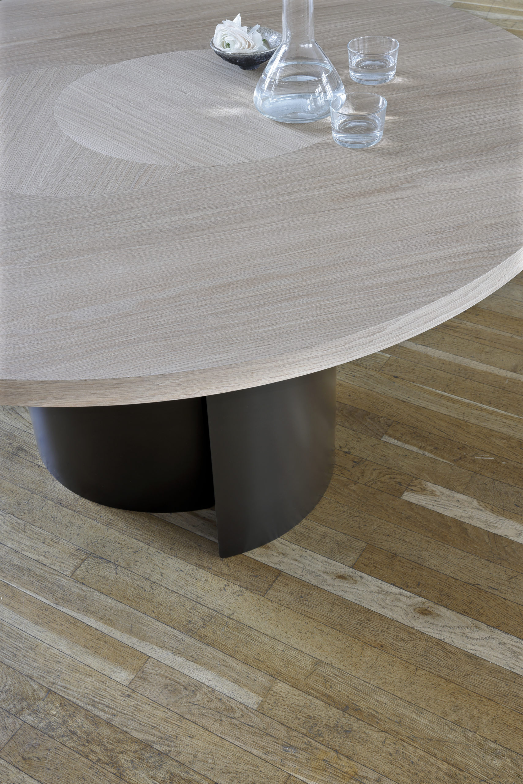 Nuage dining table